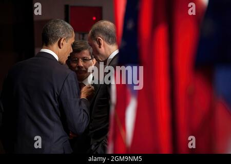 Le président Barack Obama s'entretient avec le Premier ministre turc Recep Tayyip Erdogan, à droite, à la suite de leur réunion bilatérale à l'hôtel Grand Hyatt de Séoul, en République de Corée, le 25 mars 2012. (Photo officielle de la Maison Blanche par Pete Souza) cette photo officielle de la Maison Blanche est disponible uniquement pour publication par les organismes de presse et/ou pour impression personnelle par le(s) sujet(s) de la photo. La photographie ne peut être manipulée d'aucune manière et ne peut pas être utilisée dans des documents commerciaux ou politiques, des publicités, des courriels, des produits, des promotions qui, de quelque manière que ce soit, suggèrent une approbation ou e Banque D'Images