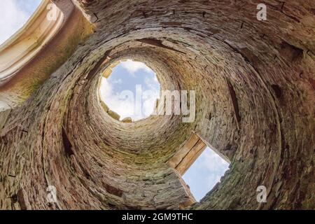 Imposantes ruines du château de Lowther dans le district du lac d'Angleterre. Banque D'Images