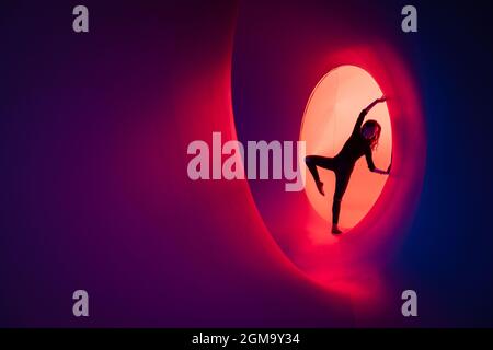 Londres, Royaume-Uni. 17 septembre 2021. Une danseuse pose lors du festival de musique Colorscape, qui en est à sa dernière semaine sur Clapham Common. Credit: Guy Corbishley/Alamy Live News Banque D'Images