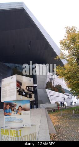 MUNICH, ALLEMAGNE - 12 octobre 2015 : vue extérieure de BMW-Welt Munich, le centre de livraison et d'expérience de la marque automobile BMW Banque D'Images