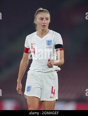 Southampton, Royaume-Uni. 17 septembre 2021. Leah Williamson (Arsenal) de England Women lors du match de qualification de la coupe du monde féminin de l'UEFA entre les femmes d'Angleterre et la Macédoine du Nord au stade St Mary's, Southampton, Angleterre, le 17 septembre 2021. Photo d'Andy Rowland. Crédit : Prime Media Images/Alamy Live News Banque D'Images