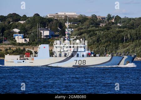 Halifax, Nouvelle-Écosse, Canada. 7 septembre 2021. NCSM Moncton un navire de défense côtière a bédazzle pendant la Seconde Guerre mondiale peint une partie de Sail passé l Banque D'Images