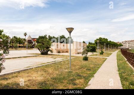 Promenade dans la ville et ses parcs urbains à Comiso, province de Ragusa, Sicile, Italie. Banque D'Images