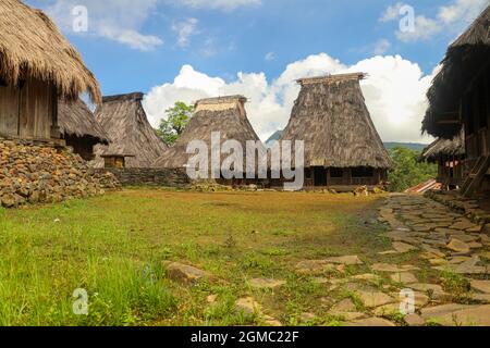 Portrait de maisons traditionnelles dans le village de Wologai Ende East Nusa Tenggara pris en avril 2021 Banque D'Images