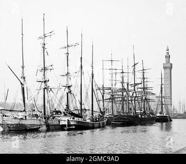 Bateaux de pêche, Grimsby Docks, période victorienne Banque D'Images