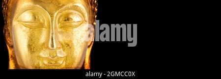 Gros plan du visage de Bouddha sur fond sombre, Bouddha d'or Banque D'Images