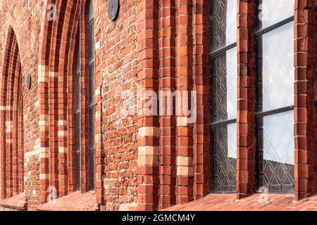 Fenêtres gothiques dans le château des ducs de Pomeranian à Darłowo Banque D'Images