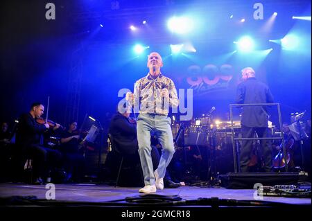 Jimmy Sommerville qui se produit à , 80s Classical concert , Leeds Millenium Square , Royaume-Uni , 10.09.2021 Banque D'Images