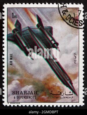 SHARJAH - VERS 1972: Un timbre imprimé dans les Émirats Arabes Unis de Sharjah montre Supersonic Aircraft, Record Atempt, vers 1972 Banque D'Images