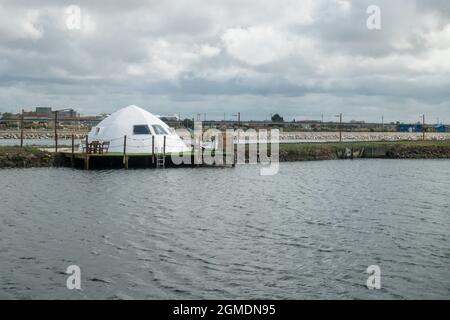 B&B bed and breakfast dans les marches de sel d'Aveiro, Portugal. Banque D'Images