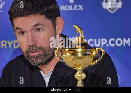 Wentworth Golf Club Surrey Royaume-Uni Padraig Harrington (Irlande) parle aux médias comme le prochain capitaine européen de la Ryder Cup, au siège européen du PGA Tour au club de golf de Wentworth Banque D'Images