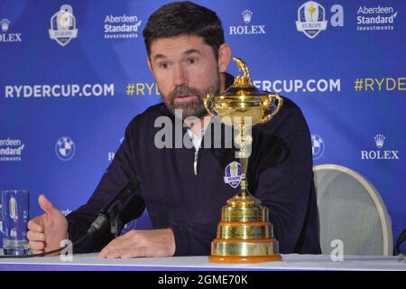 Wentworth Golf Club Surrey Royaume-Uni Padraig Harrington (Irlande) parle aux médias comme le prochain capitaine européen de la Ryder Cup, au siège européen du PGA Tour au club de golf de Wentworth Banque D'Images