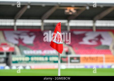 Llanelli, pays de Galles. 17 septembre 2021. Un drapeau d'angle Cymru avant le groupe de qualification de la coupe du monde des femmes de la FIFA 2023 Je rencontre entre le pays de Galles et le Kazakhstan au parc y Scarlets à Llanelli, pays de Galles, Royaume-Uni, le 17 septembre 2021. Crédit : Duncan Thomas/Majestic Media/Alay Live News. Banque D'Images