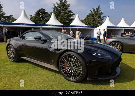 Aston Martin DBS Superleggera Volante ‘M YY71 DBS’ exposé au Concours d’élégance qui s’est tenu au Palais de Blenheim le 5 septembre 2021 Banque D'Images