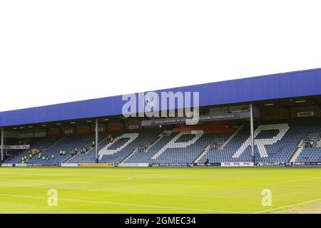 Londres, Royaume-Uni. 18 septembre 2021. Vue générale de l'intérieur du stade avant le début. EFL Skybet Championship Match, Queens Park Rangers et Bristol City au Kiyan Prince Foundation Stadium, Loftus Road à Londres, le samedi 18 septembre 2021. Cette image ne peut être utilisée qu'à des fins éditoriales. Utilisation éditoriale uniquement, licence requise pour une utilisation commerciale. Aucune utilisation dans les Paris, les jeux ou les publications d'un seul club/ligue/joueur. photo par Steffan Bowen/Andrew Orchard sports photographie/Alay Live news crédit: Andrew Orchard sports photographie/Alay Live News Banque D'Images