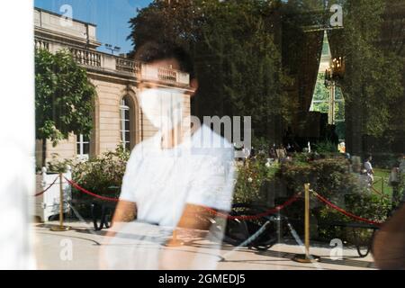 Paris, France. 18 septembre 2021. Les gens visitent le palais de l'Elysée pendant la journée du patrimoine (séjour du patrimoine) à Paris, le 18 2021 septembre. Photo de Julie Sebadelha/ABACAPRESS.COM crédit: Abaca Press/Alay Live News Banque D'Images