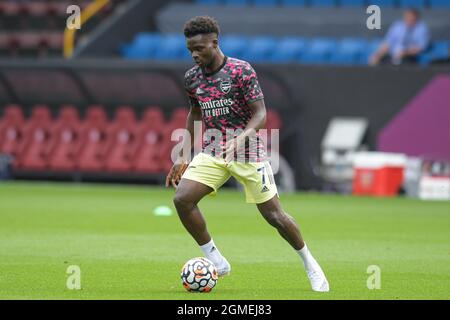 Bukayo Saka #7 de l'Arsenal se réchauffe avant le match Banque D'Images