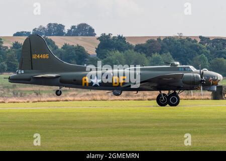 Duxford, Royaume-Uni. 18 septembre 2021. La forteresse volante prend son envol - le spectacle aérien de la bataille d'Angleterre au Musée impérial de la guerre (IWM) Duxford. Crédit : Guy Bell/Alay Live News Banque D'Images