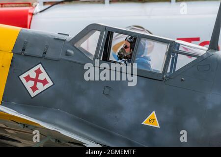 Duxford, Royaume-Uni. 18 septembre 2021. Hispano Buchons, peint comme Messerschmitt BF 109, se prépare à prendre le décollage - le spectacle aérien de la bataille d'Angleterre au Musée impérial de la guerre (IWM) Duxford. Crédit : Guy Bell/Alay Live News Banque D'Images