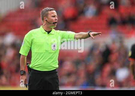 Middlesbrough, Royaume-Uni. 18 septembre 2021. L'arbitre David Webb fait un appel à Middlesbrough, Royaume-Uni, le 9/18/2021. (Photo de Mark Cosgrove/News Images/Sipa USA) crédit: SIPA USA/Alay Live News Banque D'Images