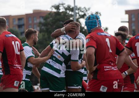 Rayn Smid de Ealing Trailfinders marque une tentative lors du match de championnat Greene King IPA entre Ealing Trailfinders et Hartpury RFC à Castle Bar, West Ealing, en Angleterre, le 18 septembre 2021. Photo par Alan Stanford/Prime Media Images crédit: Prime Media Images/Alay Live News Banque D'Images