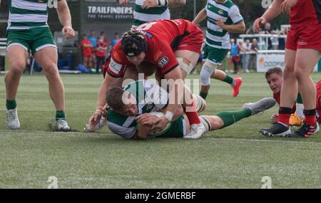 Rayn Smid de Ealing Trailfinders marque une tentative lors du match de championnat Greene King IPA entre Ealing Trailfinders et Hartpury RFC à Castle Bar, West Ealing, en Angleterre, le 18 septembre 2021. Photo par Alan Stanford/Prime Media Images crédit: Prime Media Images/Alay Live News Banque D'Images