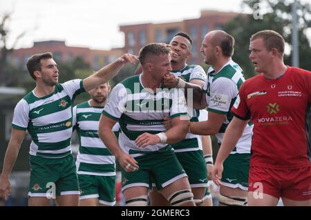 Rayn Smid de Ealing Trailfinders marque une tentative lors du match de championnat Greene King IPA entre Ealing Trailfinders et Hartpury RFC à Castle Bar, West Ealing, en Angleterre, le 18 septembre 2021. Photo par Alan Stanford/Prime Media Images crédit: Prime Media Images/Alay Live News Banque D'Images