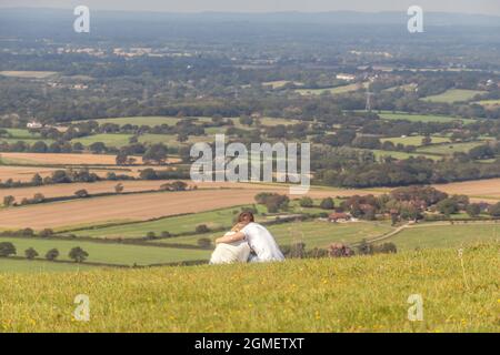 Brighton, Royaume-Uni. 18 septembre 2021. Brighton, le 18 septembre 2021 : les gens profitent du beau temps dans le parc national de South Downs à Devil's Dyke, près de Brighton Credit: Andrew Hasson/Alay Live News Banque D'Images