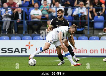 Birkenhead, Royaume-Uni. 18 septembre 2021. Elliott Nevitt de Tranmere Rovers protège la balle. EFL Skybet football League Two Match, Tranmere Rovers / Salford City à Prenton Park, Birkenhead, Wirral le samedi 18 septembre 2021. Cette image ne peut être utilisée qu'à des fins éditoriales. Utilisation éditoriale uniquement, licence requise pour une utilisation commerciale. Aucune utilisation dans les Paris, les jeux ou les publications d'un seul club/ligue/joueur.pic par Chris Stading/Andrew Orchard sports Photography/Alamy Live News crédit: Andrew Orchard sports Photography/Alamy Live News Banque D'Images