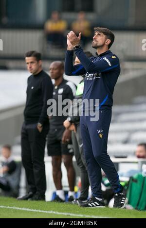 LONDRES, ROYAUME-UNI. 18 SEPT Veljko Paunovic des gestes de lecture pendant le match de championnat Sky Bet entre Fulham et Reading à Craven Cottage, Londres, le samedi 18 septembre 2021. (Credit: Federico Maranesi | MI News) Credit: MI News & Sport /Alay Live News Banque D'Images