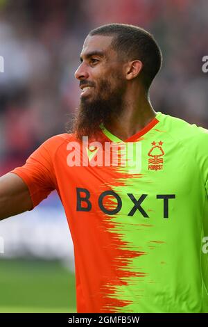 HUDDERSFIELD, ROYAUME-UNI. 18 SEPT Lewis Grabban de Nottingham Forest célèbre la victoire lors du match de championnat Sky Bet entre la ville de Huddersfield et la forêt de Nottingham au stade John Smith, Huddersfield, le samedi 18 septembre 2021. (Credit: Jon Hobley | MI News) Credit: MI News & Sport /Alay Live News Banque D'Images