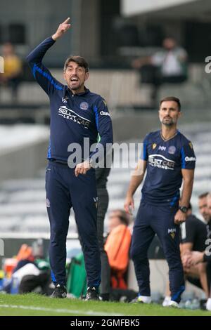 LONDRES, ROYAUME-UNI. 18 SEPT Veljko Paunovic des gestes de lecture pendant le match de championnat Sky Bet entre Fulham et Reading à Craven Cottage, Londres, le samedi 18 septembre 2021. (Credit: Federico Maranesi | MI News) Credit: MI News & Sport /Alay Live News Banque D'Images