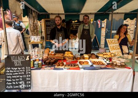 Londres, Royaume-Uni. 18 septembre 2021. Un poste de boulangerie au Bermondsey Street Festival, qui est revenu après avoir été annulé en 2020 en raison des préoccupations de Covid-19. L'événement se considère comme un village de la ville avec des spectacles sur scène, des stands de vendeurs locaux et un spectacle de chiens. Credit: Stephen Chung / Alamy Live News Banque D'Images