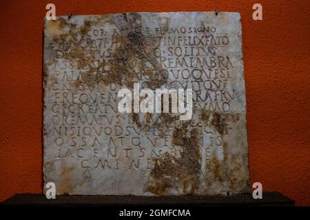 Marqueur de tombe, Musée monographique de Pollentia, Alcudia, Majorque, Iles Baléares, Espagne. Banque D'Images