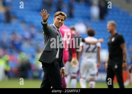 Cardiff, Royaume-Uni. 18 septembre 2021. Scott Parker, le directeur de l'AFC Bournemouth fête après le match. EFL Skybet Championship Match, Cardiff City v AFC Bournemouth au Cardiff City Stadium de Cardiff, pays de Galles, le samedi 18 septembre 2021. Cette image ne peut être utilisée qu'à des fins éditoriales. Utilisation éditoriale uniquement, licence requise pour une utilisation commerciale. Aucune utilisation dans les Paris, les jeux ou les publications d'un seul club/ligue/joueur. photo par Andrew Orchard/Andrew Orchard sports Photography/Alamy Live News crédit: Andrew Orchard sports Photography/Alamy Live News Banque D'Images