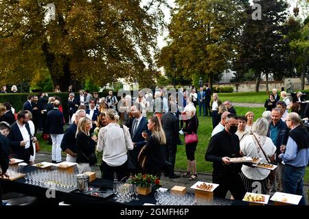 Ambiance pendant le dîner de l'inauguration d'un nouveau théâtre (ou théâtre) à Bry-sur-Marne, Val-de-Marne, Ile-de-France, près de Paris, France, Le 17 septembre 2021. Photo de Victor Joly/ABACAPRESS.COM Banque D'Images