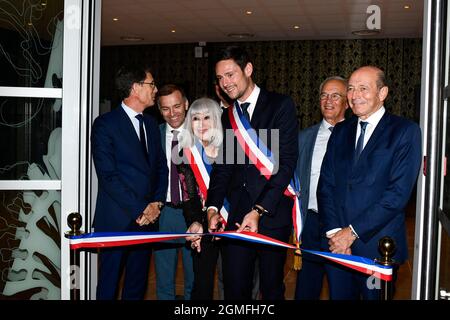 Virginie Pradal, actrice française et Charles Aslangul, maire de Bry-sur-Marne lors de l'inauguration d'un nouveau théâtre (ou théâtre) à Bry-sur-Marne, Val-de-Marne, Ile-de-France, près de Paris, France, Le 17 septembre 2021. Photo de Victor Joly/ABACAPRESS.COM Banque D'Images