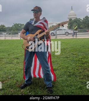 Washington DC, septembre 18 : le rassemblement Justice for J6 a lieu dans l'ombre du Capitole des États-Unis. Le rassemblement organisé par les personnes qui soutiennent ceux qui ont participé à l'émeute du 6 janvier 2021, veulent que ceux qui sont inculpés soient libérés et/ou que le pr aient supprimé les peines pénales. L'ancien président Trump soutient ce rassemblement. 18 septembre 2021. Crédit : Patsy Lynch/MediaPunch Banque D'Images