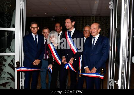 Virginie Pradal, actrice française et Charles Aslangul, maire de Bry-sur-Marne lors de l'inauguration d'un nouveau théâtre (ou théâtre) à Bry-sur-Marne, Val-de-Marne, Ile-de-France, près de Paris, France, Le 17 septembre 2021. Photo de Victor Joly/ABACAPRESS.COM Banque D'Images