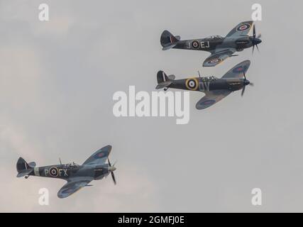 IWM Duxford, Cambridgeshire, Royaume-Uni. 18 septembre 2021. Le spectacle aérien de la bataille d'Angleterre aura lieu du 18-19 au 22 septembre au Musée impérial de la guerre IWM Duxford, L'ancien site de la RAF qui a joué un rôle central dans certains des jours les plus dramatiques de l'histoire du XXe siècle - servant de base à de nombreux pilotes de Spitfire et d'ouragan pendant la Seconde Guerre mondiale - avec le salon de l'aviation avec des acteurs fatigués des années 1940, des Spitfires et des ouragans. Crédit : Malcolm Park/Alay Live News Banque D'Images