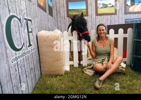 Oxford, Royaume-Uni, 18 septembre 2021, Francesca Cumania au Blenheim Palace International Horse Trials vous a été présenté par le Jockey Club qui s'est tenu dans le domaine du Blenheim Palace, dans le village de Woodstock près d'Oxford, au Royaume-Uni, entre le 16 et le 19 septembre 2021 crédit: Peter Nixon/Alamy Live News Banque D'Images