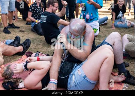 Chicago, États-Unis. 18 septembre 2021. Tim Harrington, des Savy Fav, se produit au parc Douglas pendant le festival de musique Riot Fest le samedi 18 septembre 2021 à Chicago, il. (Photo de Christopher Dilts/Sipa USA) crédit: SIPA USA/Alay Live News Banque D'Images