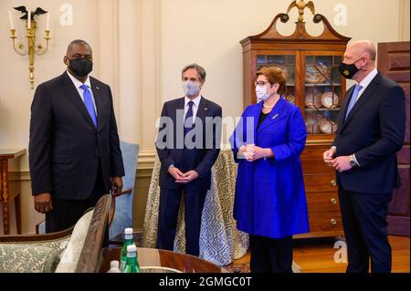 Le secrétaire américain à la Défense Lloyd J. Austin III, à gauche, le secrétaire d'État américain Tony Blinken, le ministre australien des Affaires étrangères Marise Payne et le ministre australien de la Défense Peter Dutton, à droite, au département d'État le 16 septembre 2021 à Washington, DC. Crédit : SSTGT. Sgt. Jack Sanders/DOD/Alamy Live News Banque D'Images