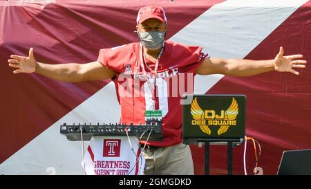 Philadelphie, Pennsylvanie, États-Unis. 18 septembre 2021. Le 18 septembre 2021, Philadelphie PA- DJ DEE SQUARE, fait roller le stade pendant le match entre Temple et Boston College à Lincoln Financial Field (Credit image: © Ricky Fitchett/ZUMA Press Wire) Banque D'Images