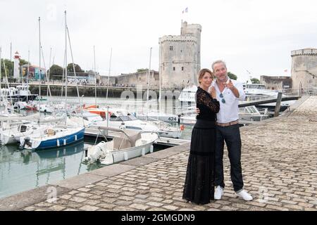 Emma Colberti et Fabrice Deville assistent à la photo d'un si grand soleil lors du 23e Festival de fiction télévisée à la Rochelle, le 18 septembre 2021 à la Rochelle, France. Photo de David Niviere/ABACAPRESS.COM Banque D'Images