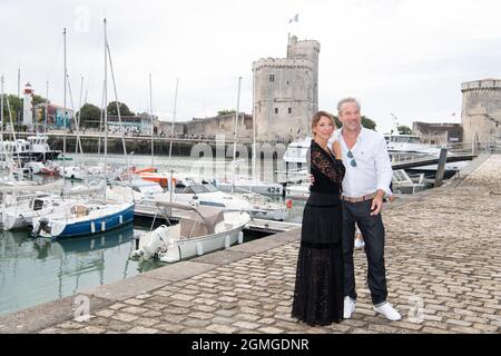 Emma Colberti et Fabrice Deville assistent à la photo d'un si grand soleil lors du 23e Festival de fiction télévisée à la Rochelle, le 18 septembre 2021 à la Rochelle, France. Photo de David Niviere/ABACAPRESS.COM Banque D'Images