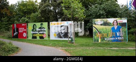 Hameln, NRW, Allemagne, 09 04 2021, affiches électorales pour l'élection fédérale de 2021, libéraux, CDU, Parti vert et SPD Banque D'Images