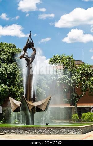 Medellin, Antioquia. Colombie - 17 septembre 2021 - Université d'Antioquia, la principale institution universitaire du département et la plus ancienne université d'État Banque D'Images