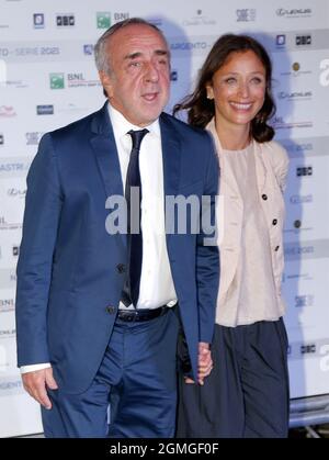 Naples, Italie. 18 septembre 2021. Cérémonie de Naples pour la remise des prix de la série télévisée Natri d'Argento, Silvio Orlando avec sa femme Maria laura Rondanini. Crédit : Agence photo indépendante/Alamy Live News Banque D'Images