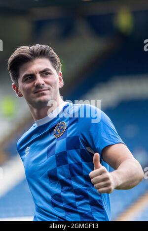 Sheffield, Royaume-Uni. 18 septembre 2021. Harry Burgoyne #13 de Shrewsbury Town arrive au stade Hillsborough à Sheffield, Royaume-Uni, le 9/18/2021. (Photo de James Heaton/News Images/Sipa USA) crédit: SIPA USA/Alay Live News Banque D'Images